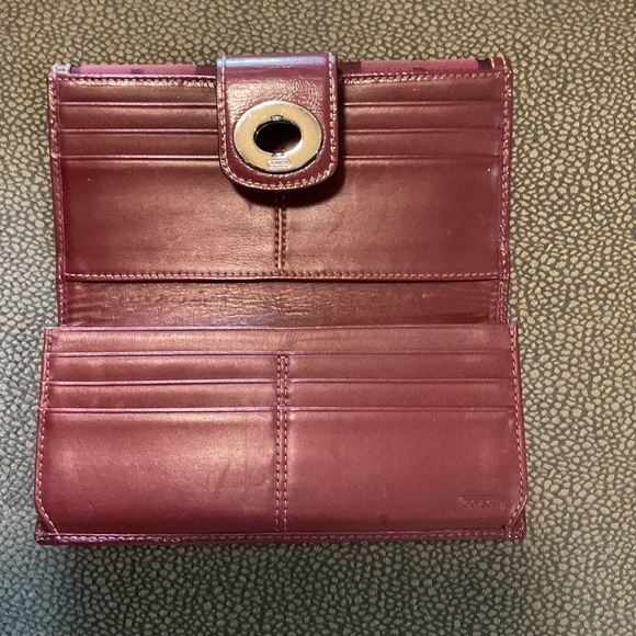 Vintage Burgundy Coach Signature Turnlock Wallet - Picture 3 of 7